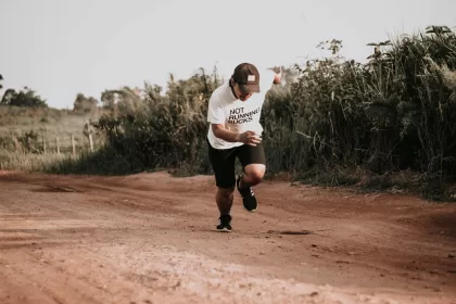 Techniky běhu do kopce a z kopce pro ultratrail běžce